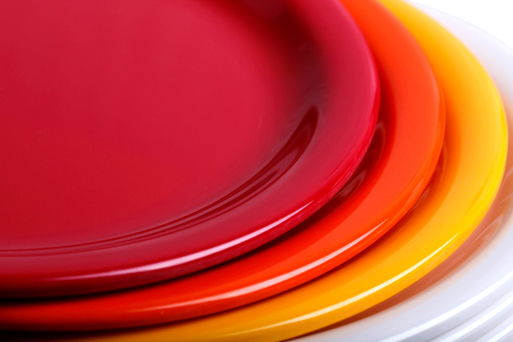 Цветные тарелки помогают уменьшить порции